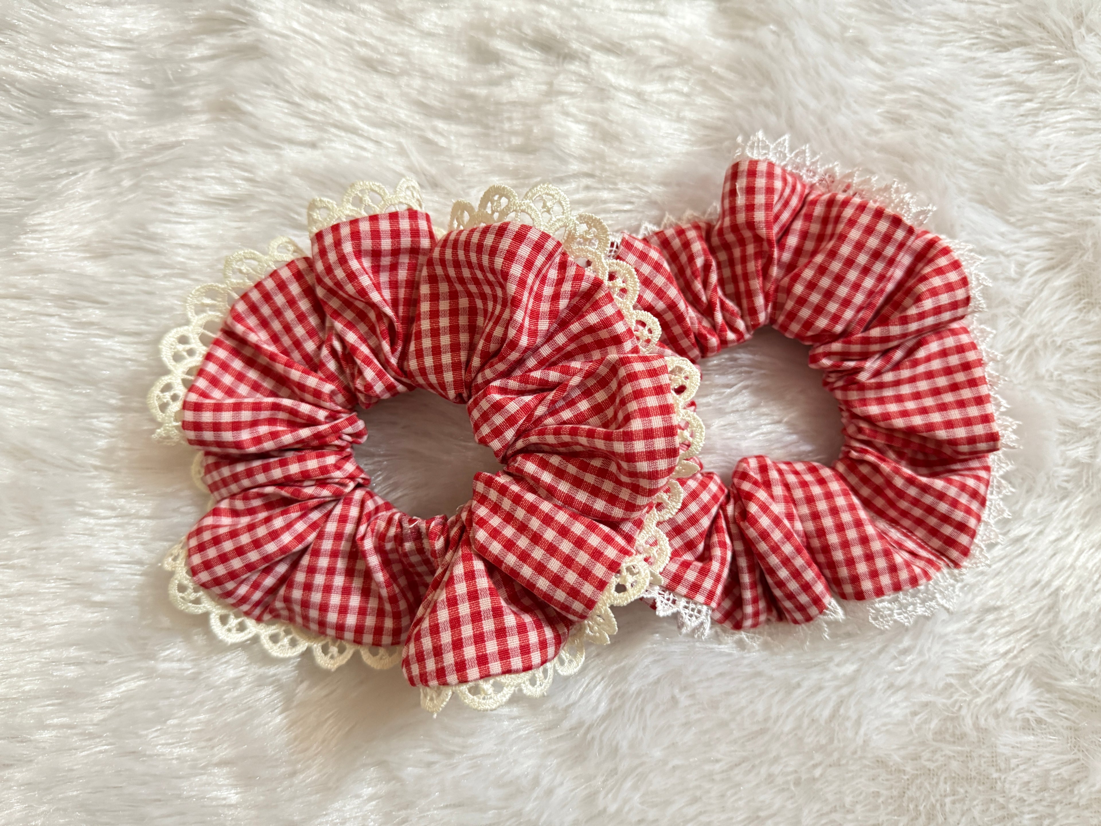 Checkered red scrunchie (L size)